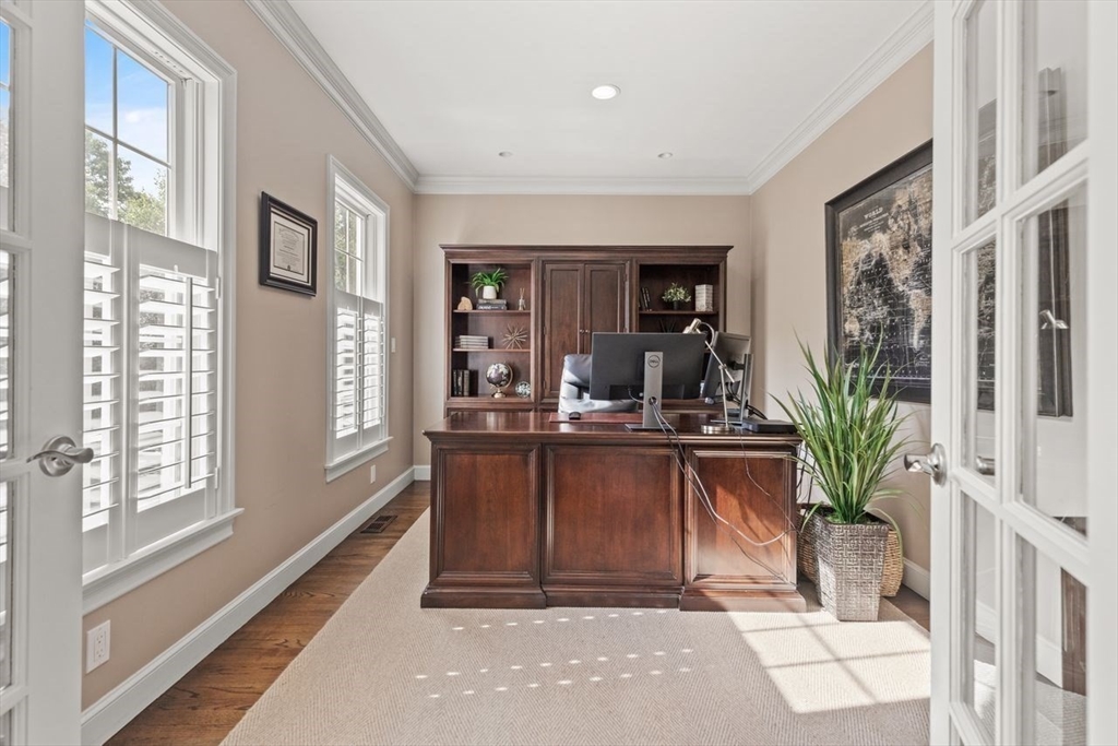 10 Briarwood Ln