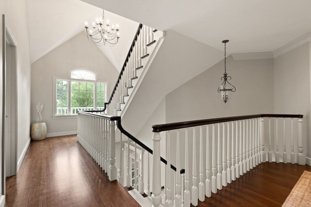 10 Briarwood Ln