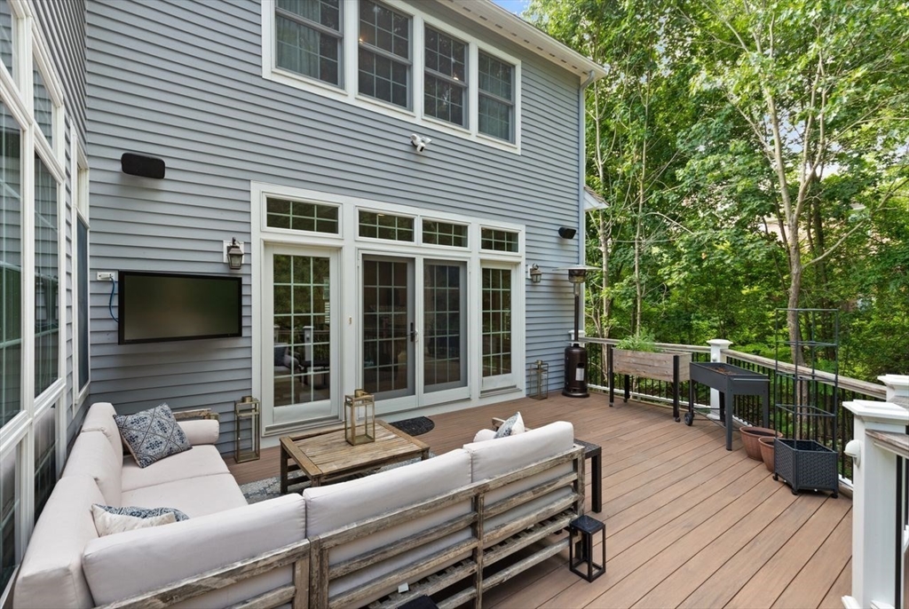 10 Briarwood Ln