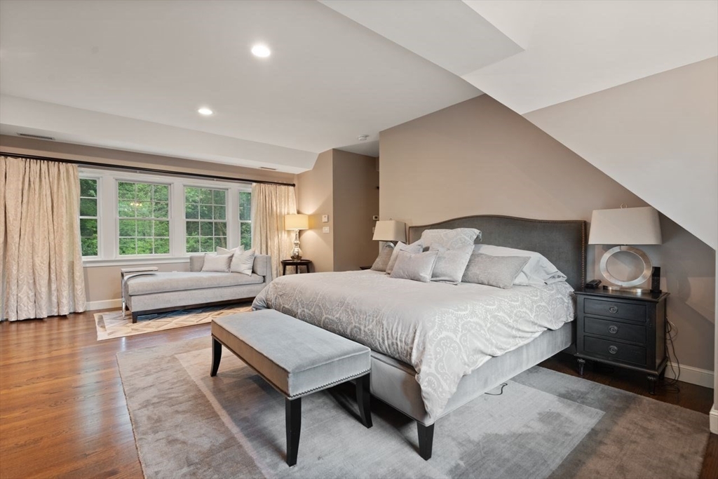 10 Briarwood Ln