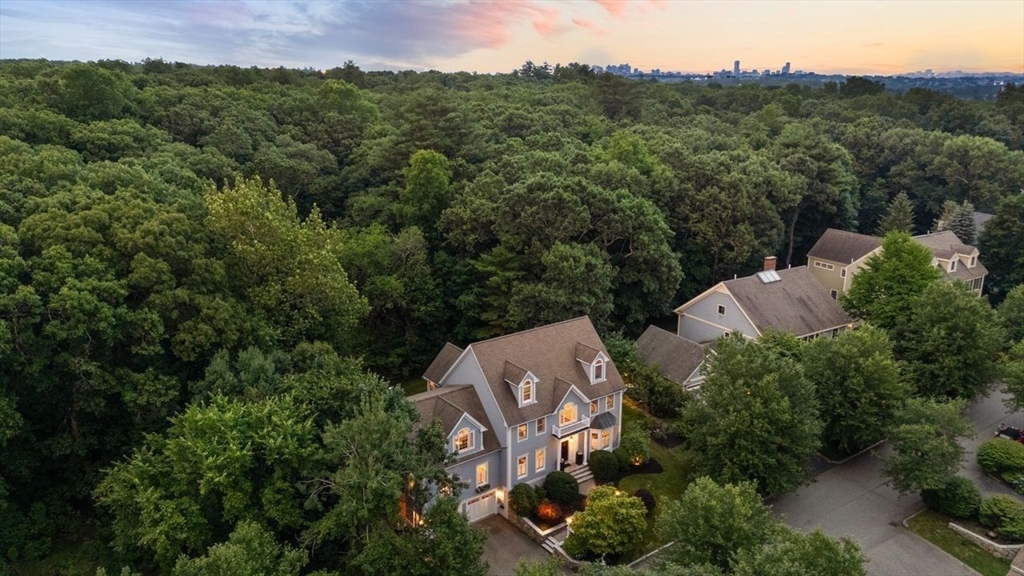 10 Briarwood Ln