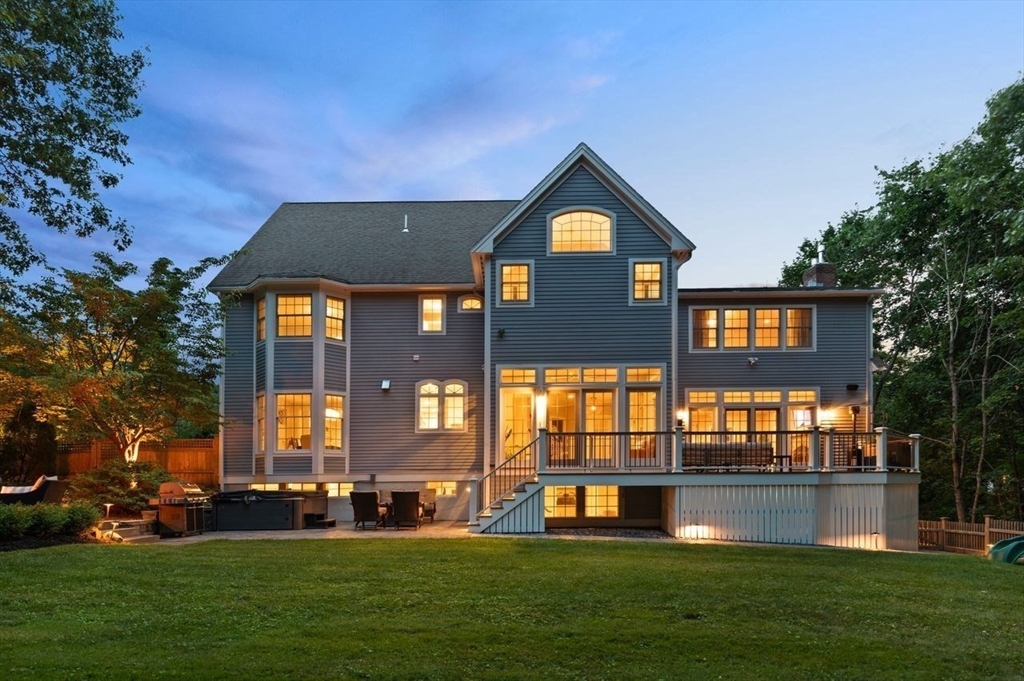 10 Briarwood Ln