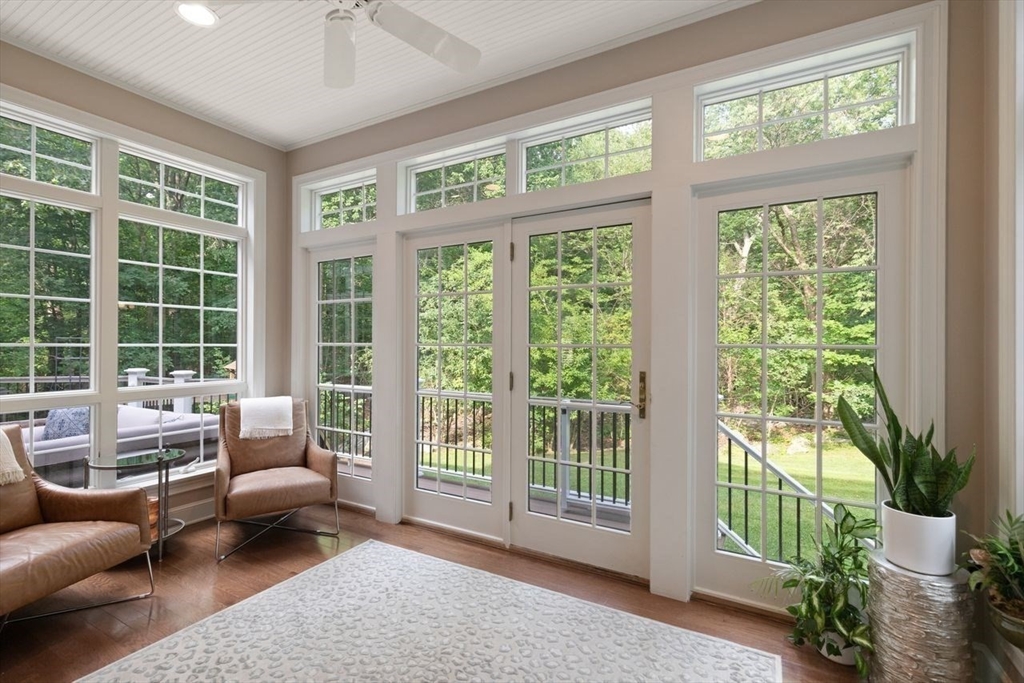 10 Briarwood Ln