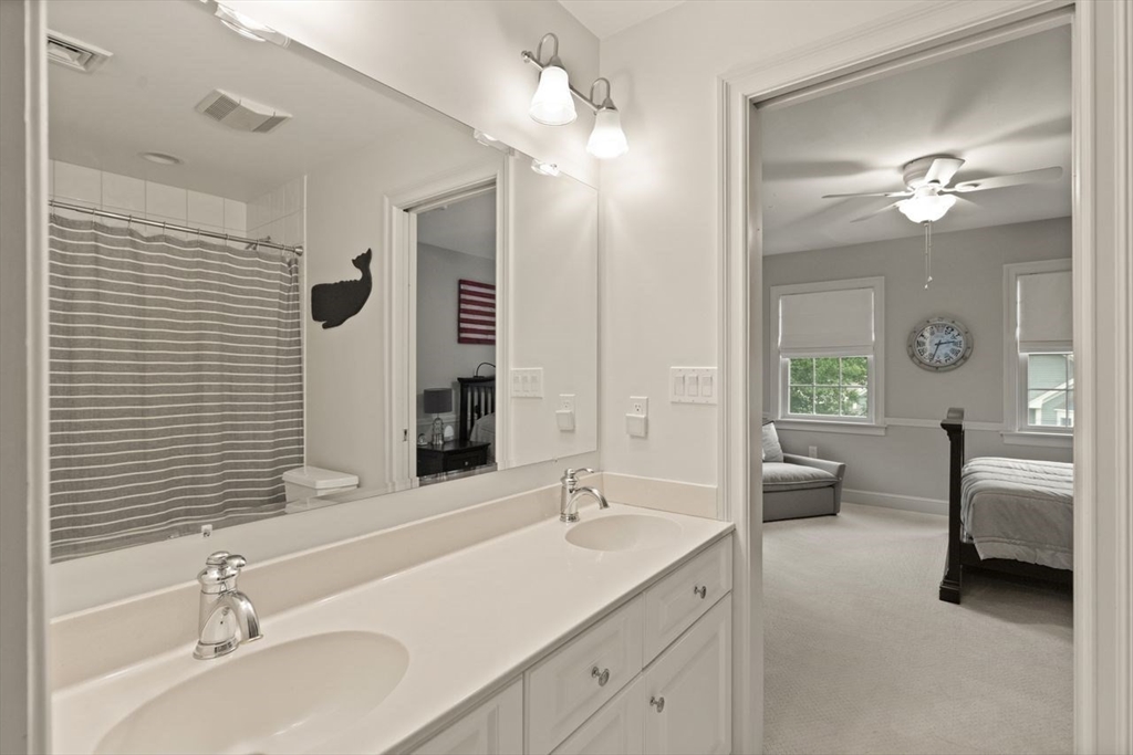 10 Briarwood Ln