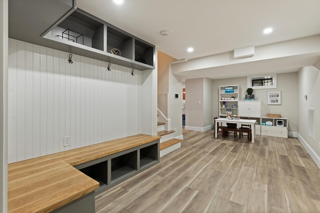 6 Pocahontas Dr