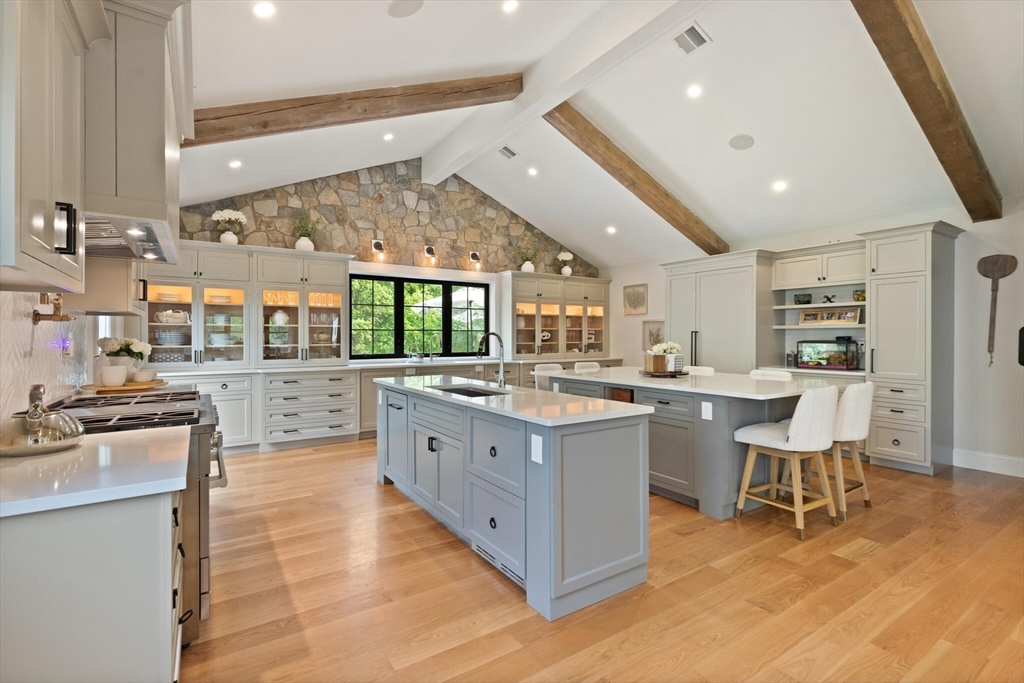 6 Pocahontas Dr
