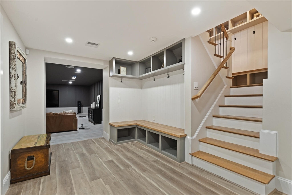6 Pocahontas Dr