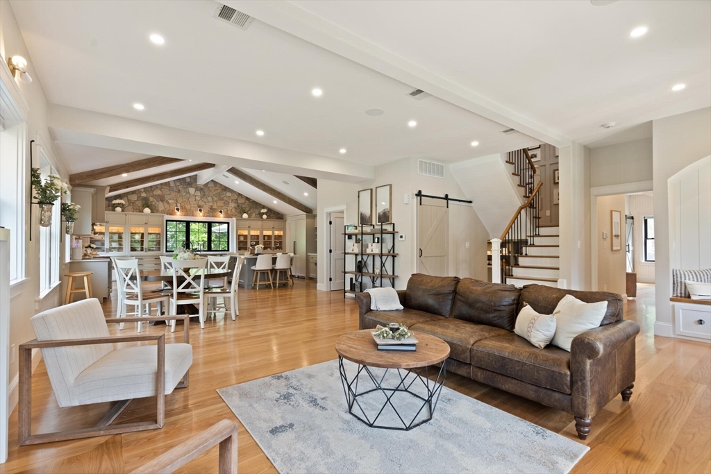 6 Pocahontas Dr