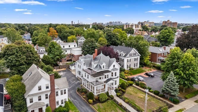 87 Forest St