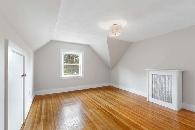 87 Forest St