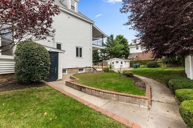 87 Forest St