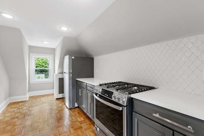 87 Forest St