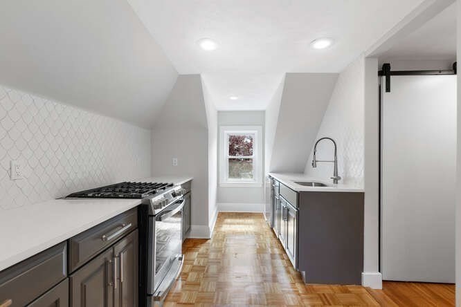 87 Forest St
