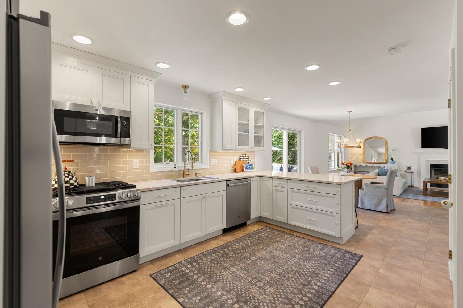 13 Hilton Dr