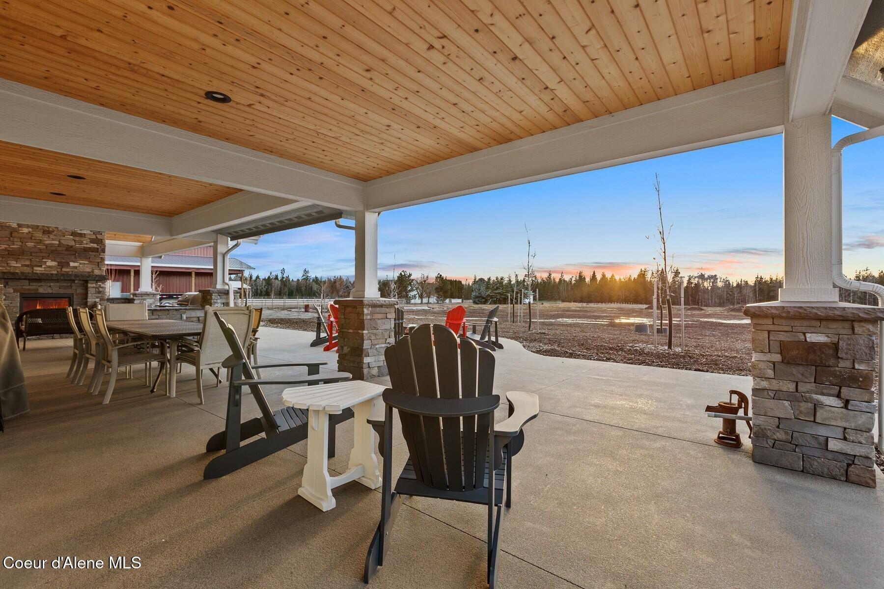 12399 N Meadow Wood Ln