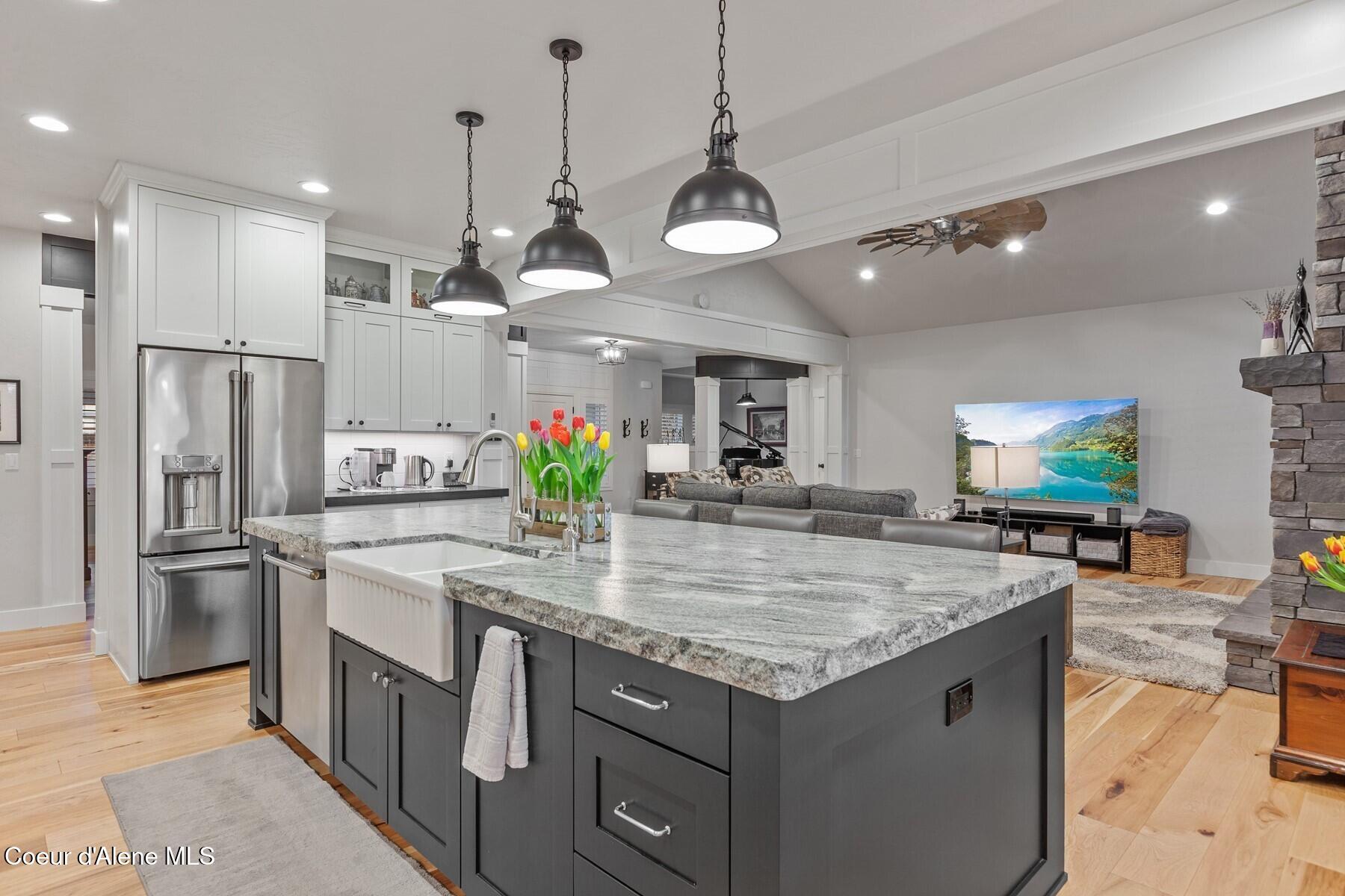 12399 N Meadow Wood Ln