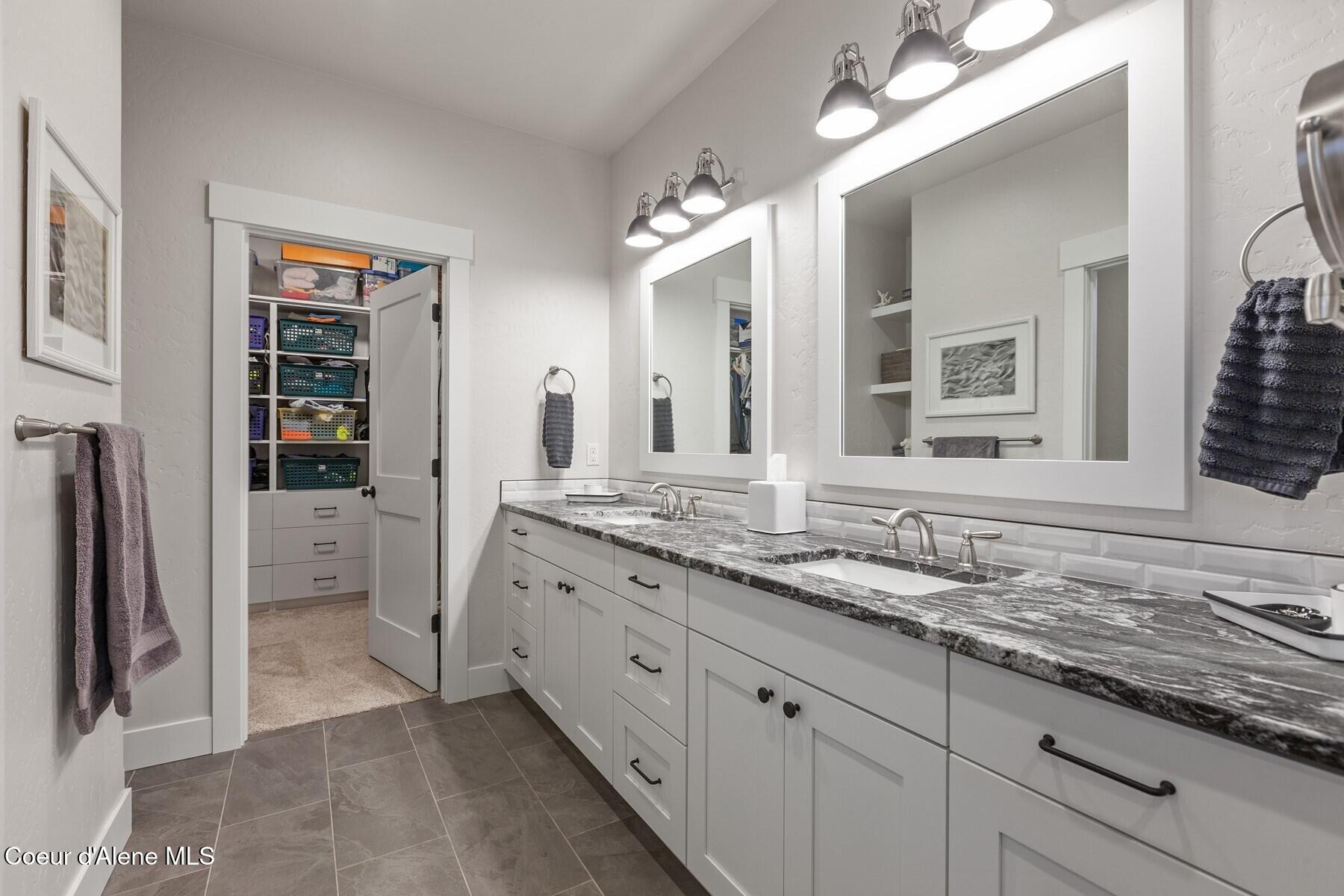 12399 N Meadow Wood Ln