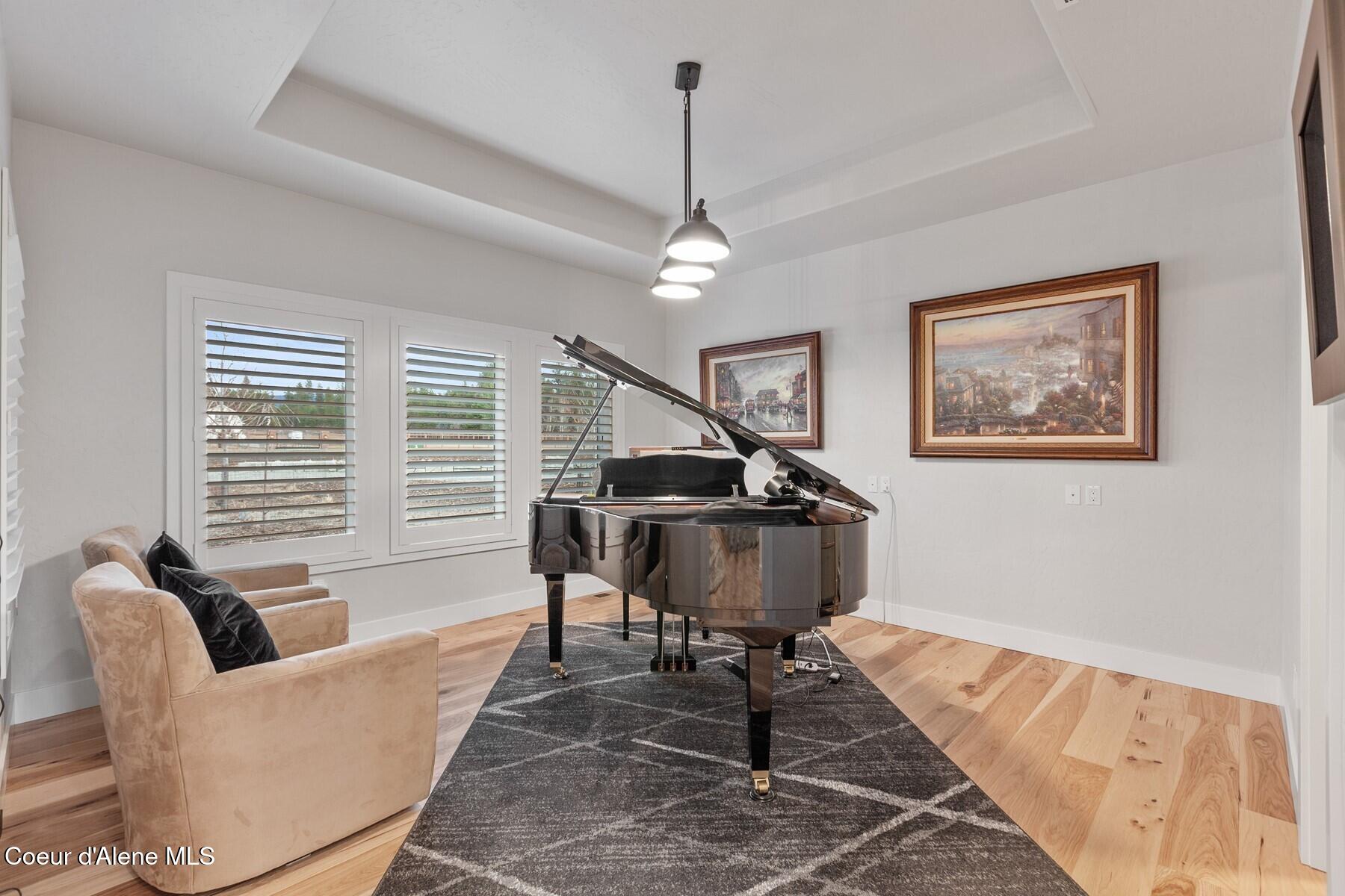 12399 N Meadow Wood Ln