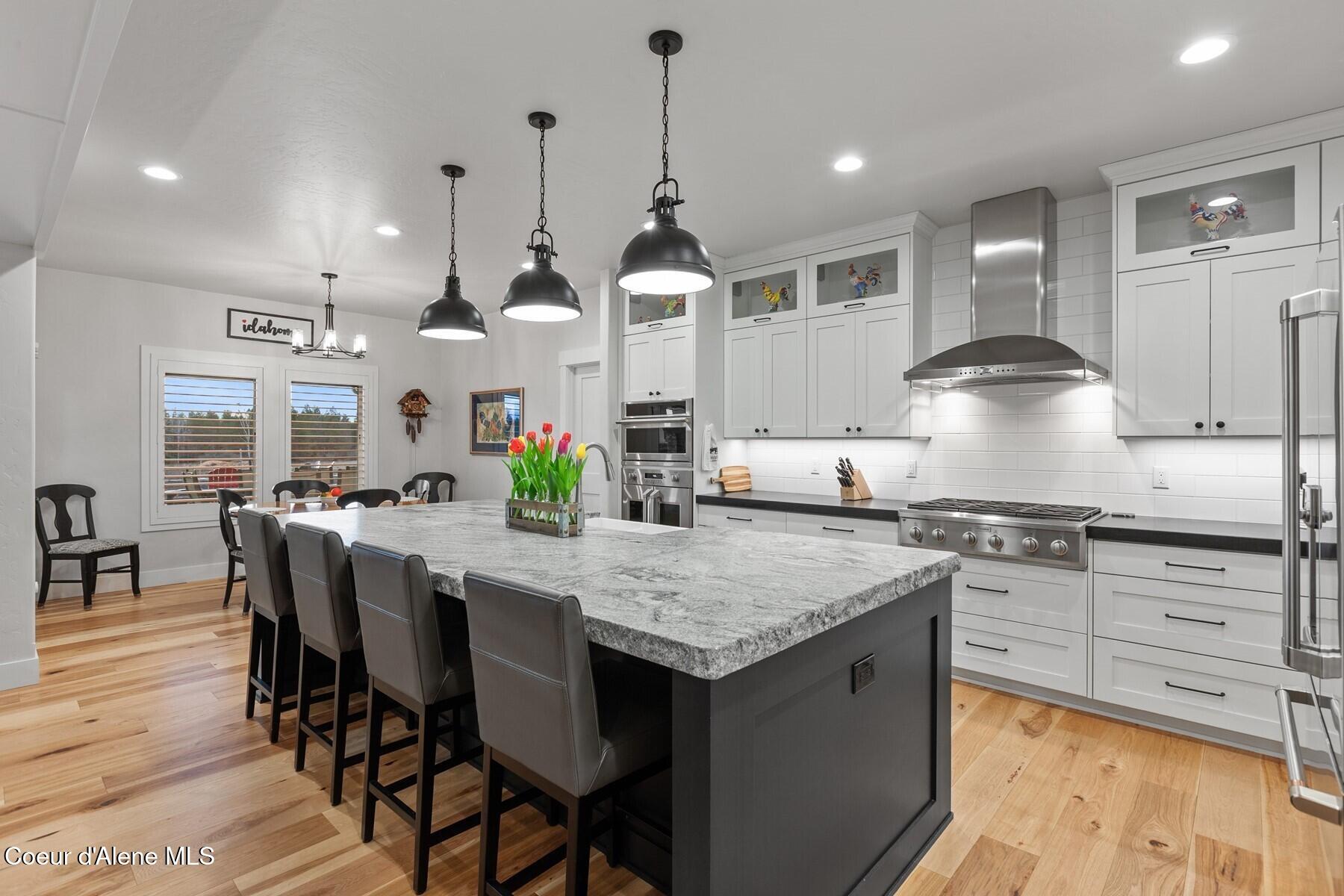 12399 N Meadow Wood Ln