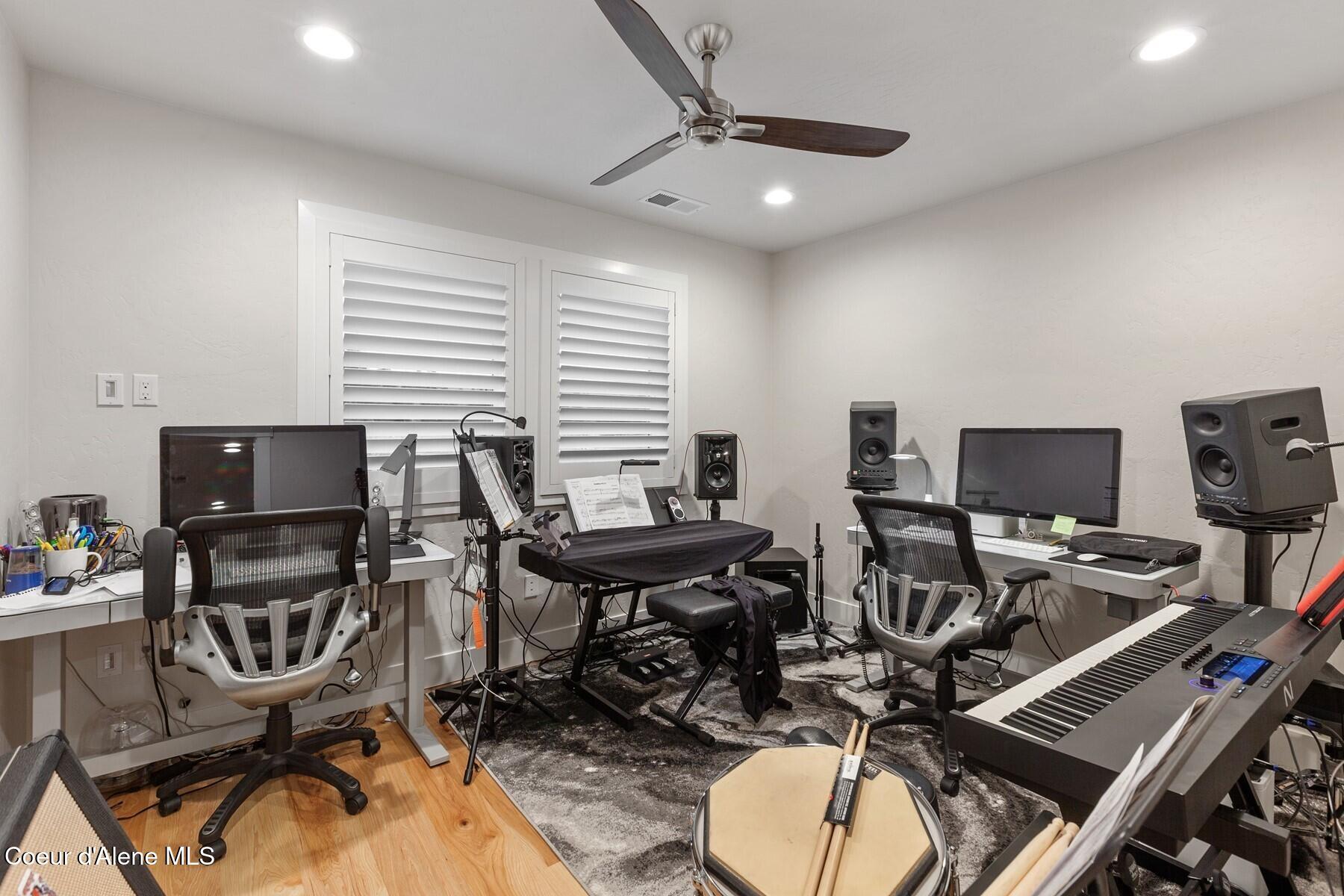 12399 N Meadow Wood Ln