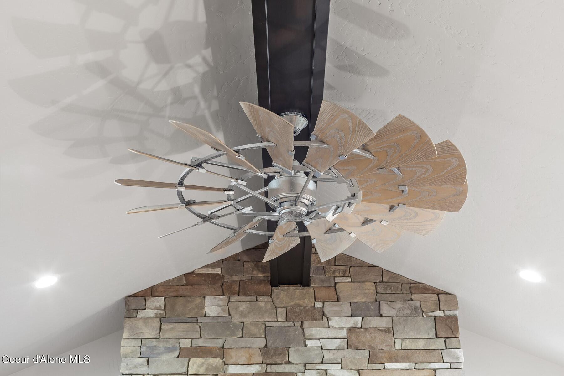 12399 N Meadow Wood Ln