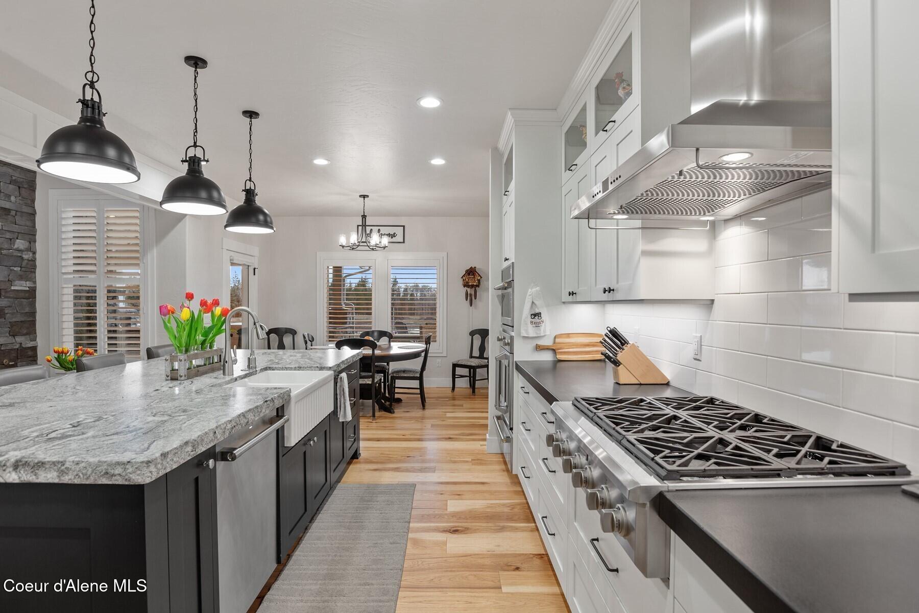 12399 N Meadow Wood Ln