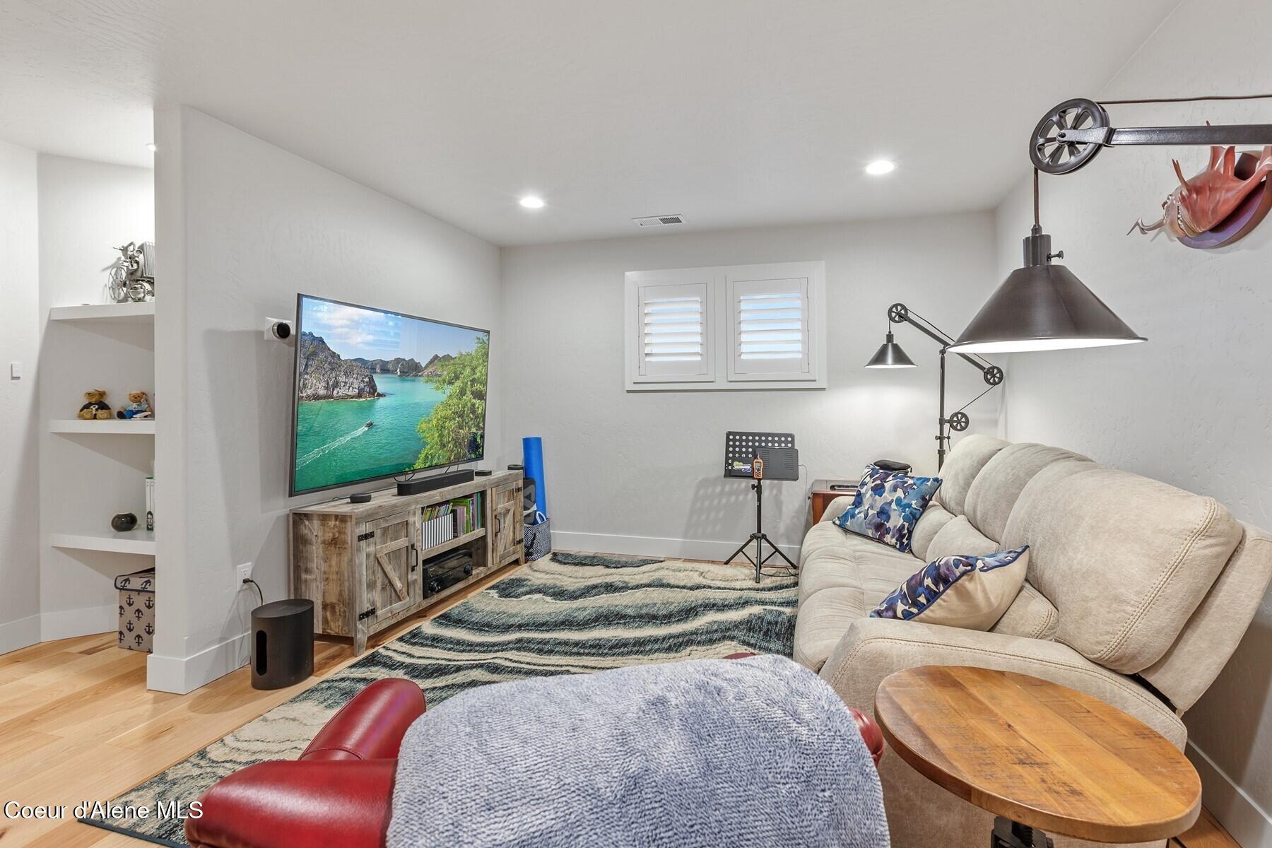 12399 N Meadow Wood Ln