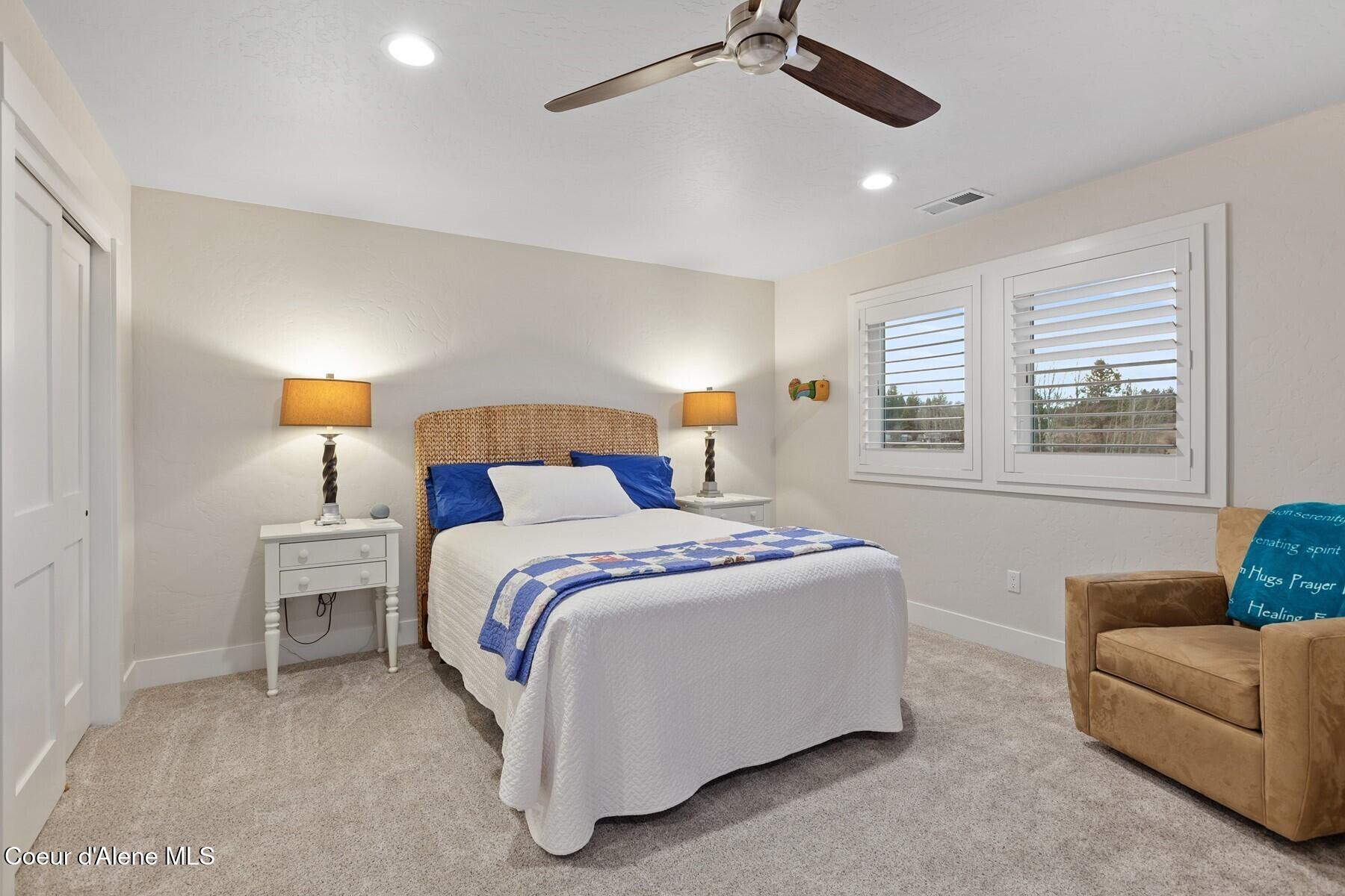 12399 N Meadow Wood Ln