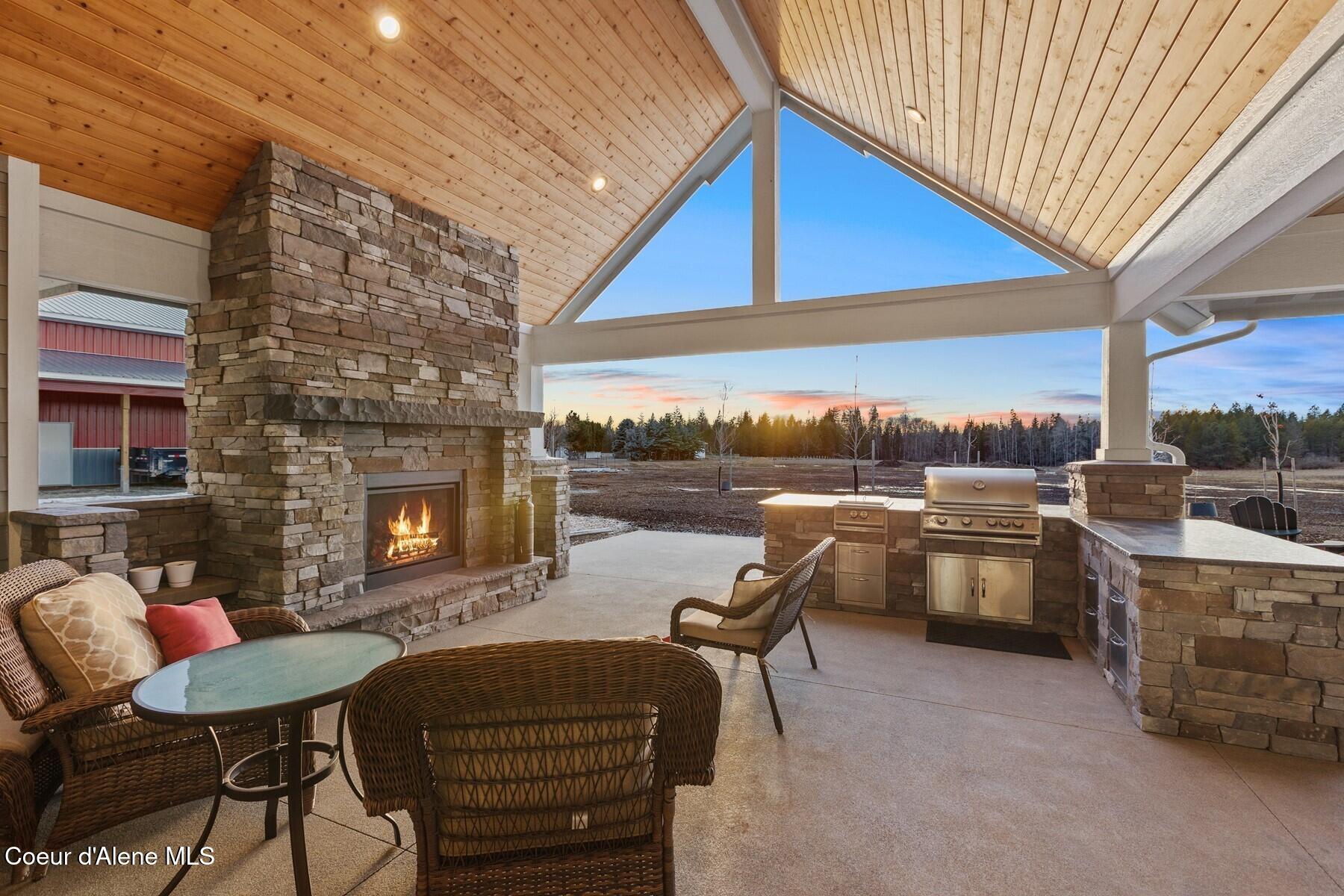 12399 N Meadow Wood Ln