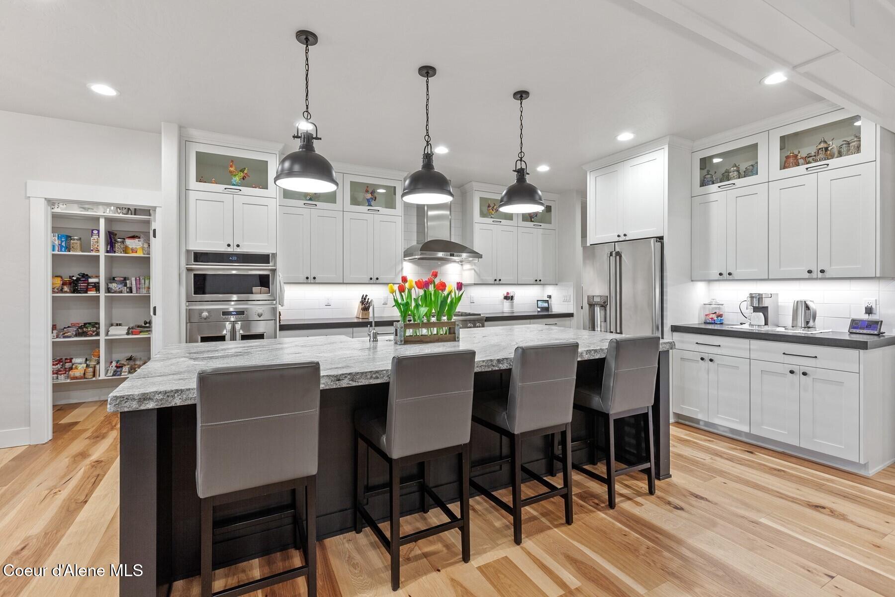 12399 N Meadow Wood Ln