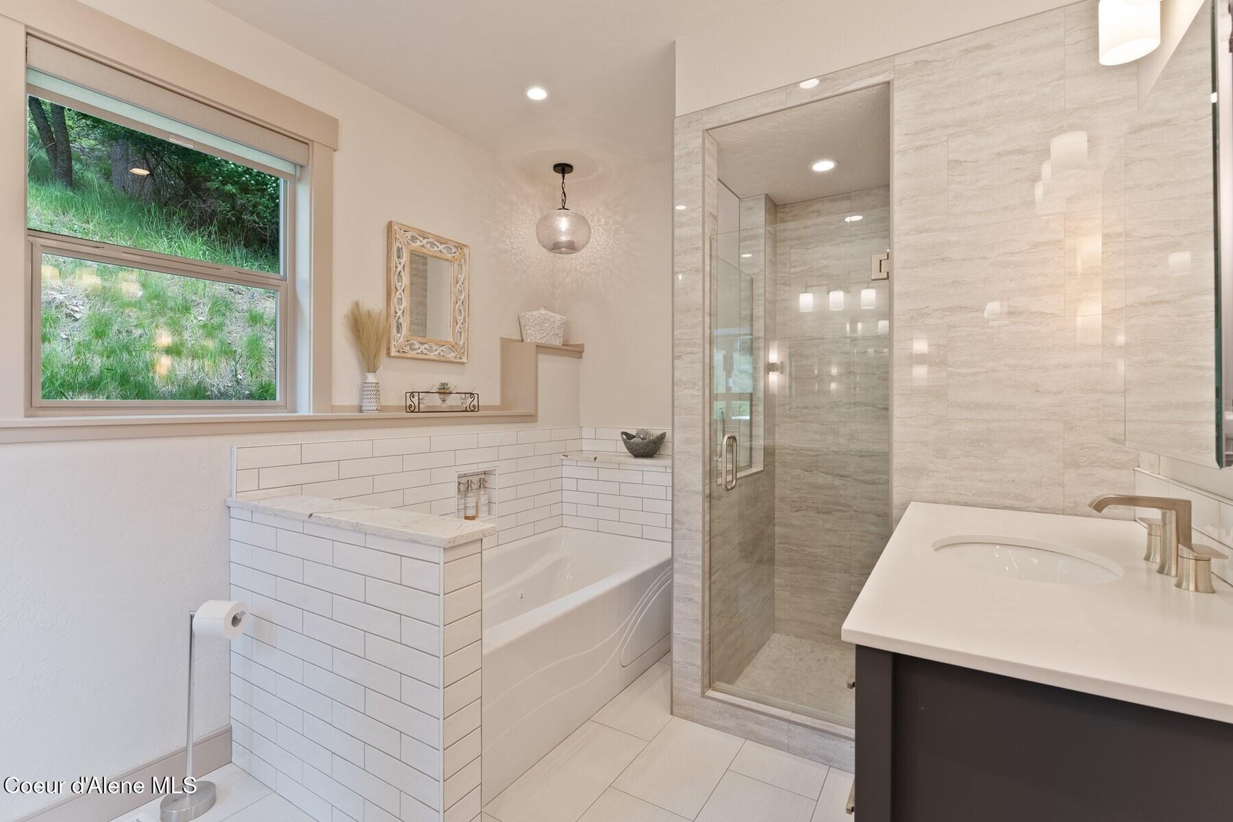 2406 S Silver Beach Rd, Coeur d'Alene