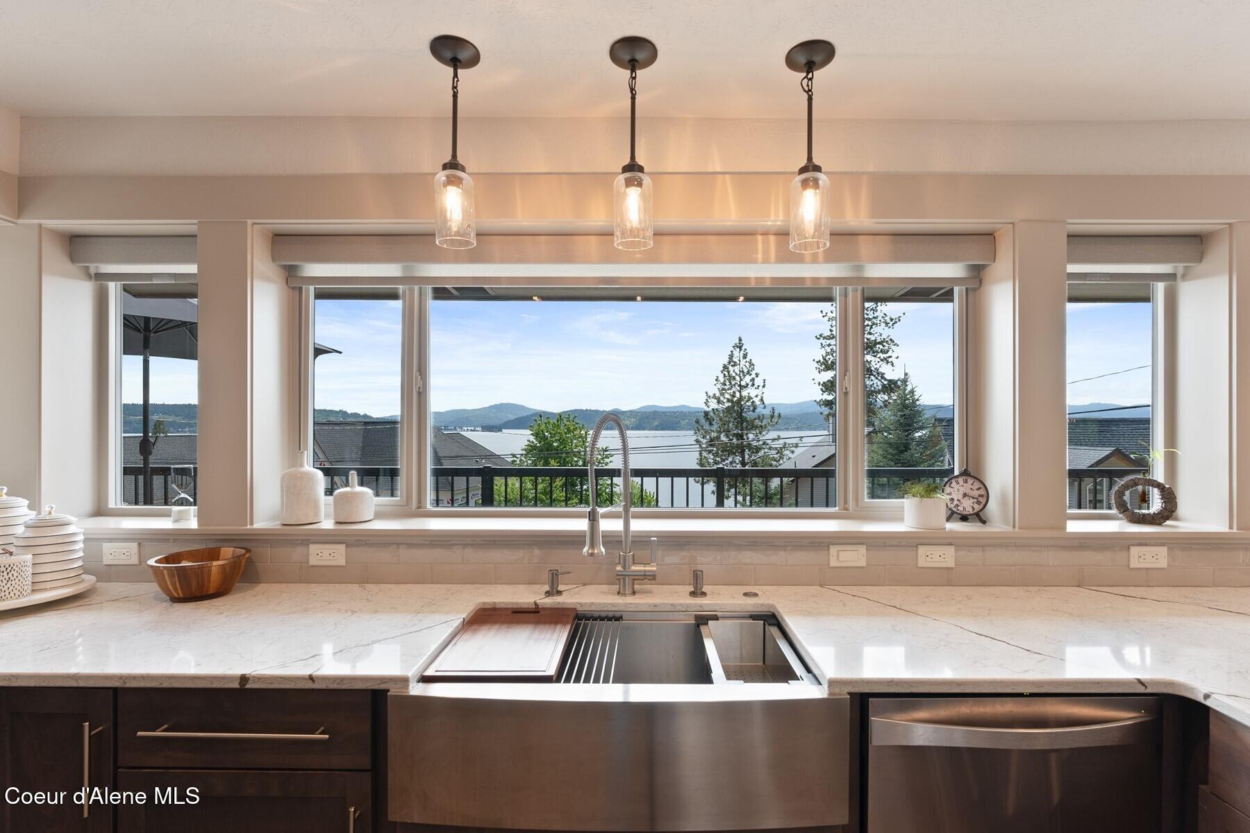 2406 S Silver Beach Rd, Coeur d'Alene