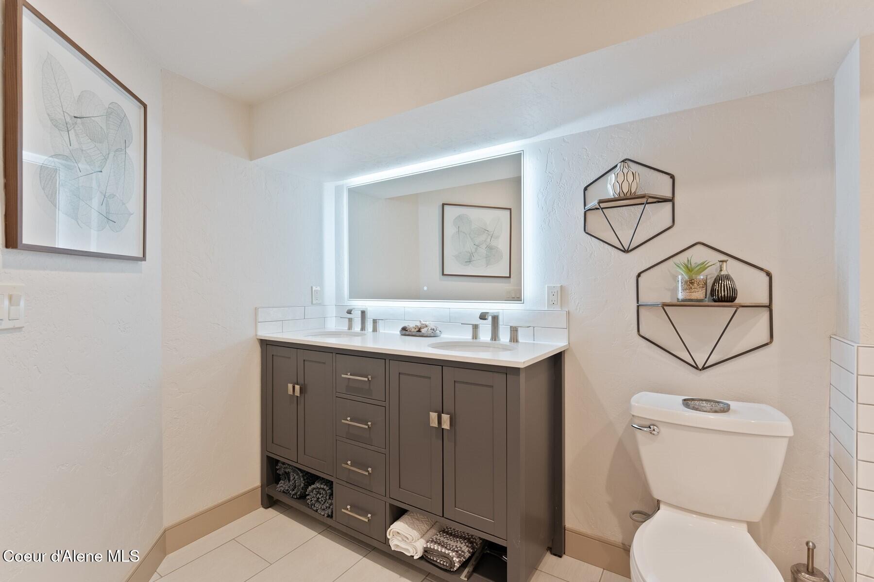 2406 S Silver Beach Rd, Coeur d'Alene