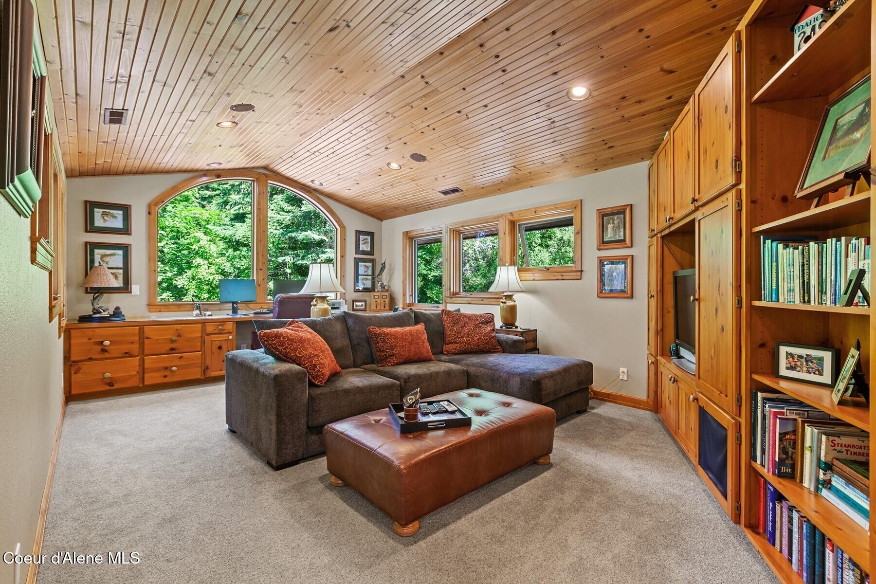 360 E Ganos Ln