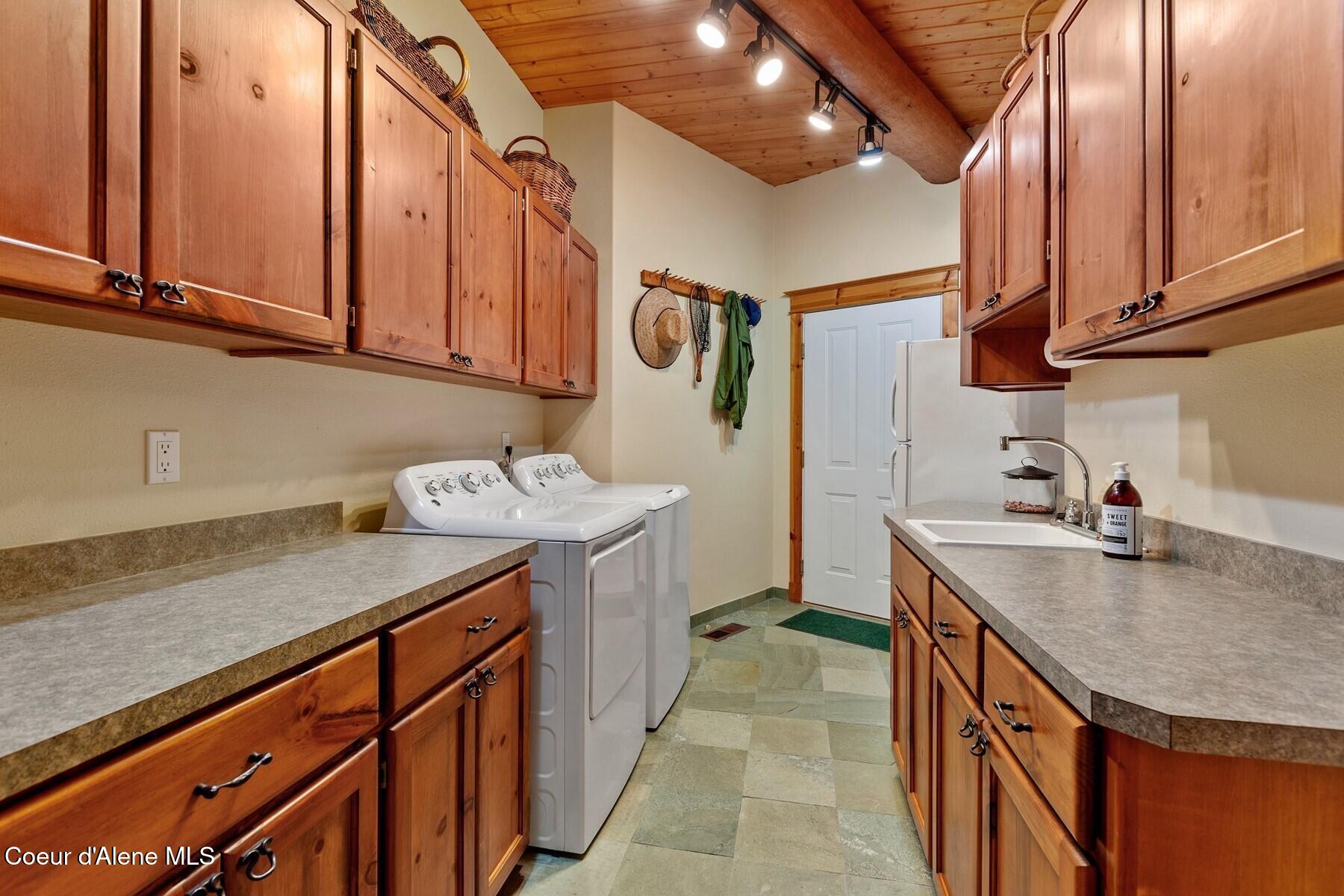 360 E Ganos Ln