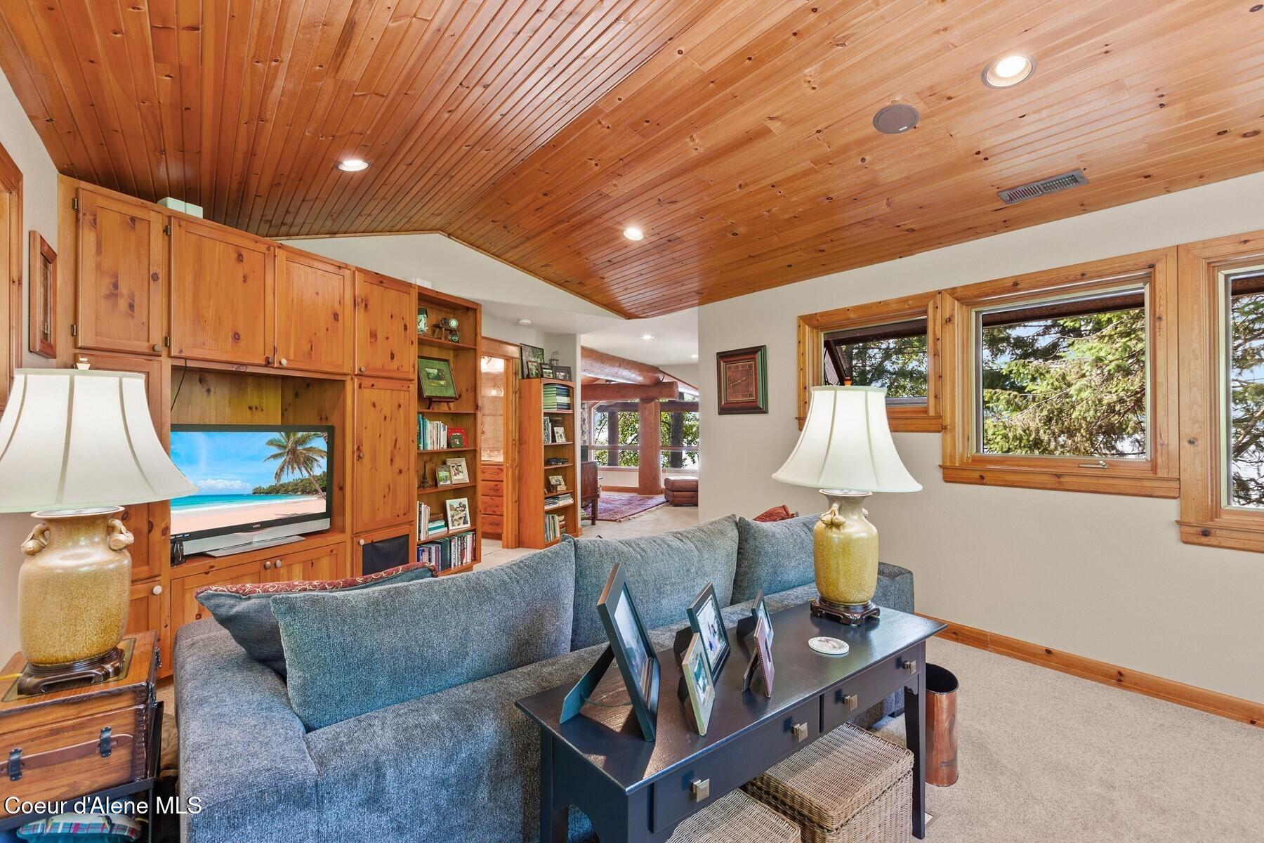 360 E Ganos Ln
