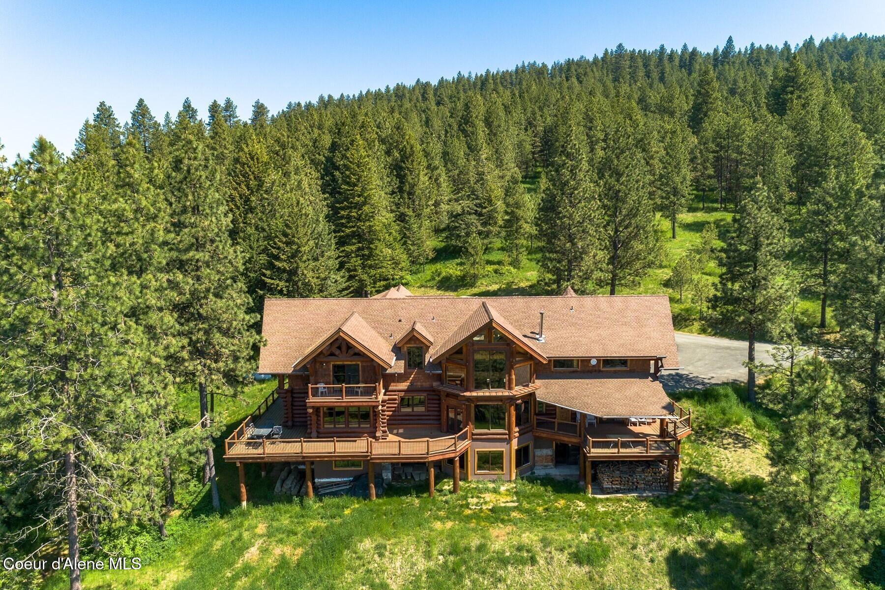 1050 Greenview Ln
