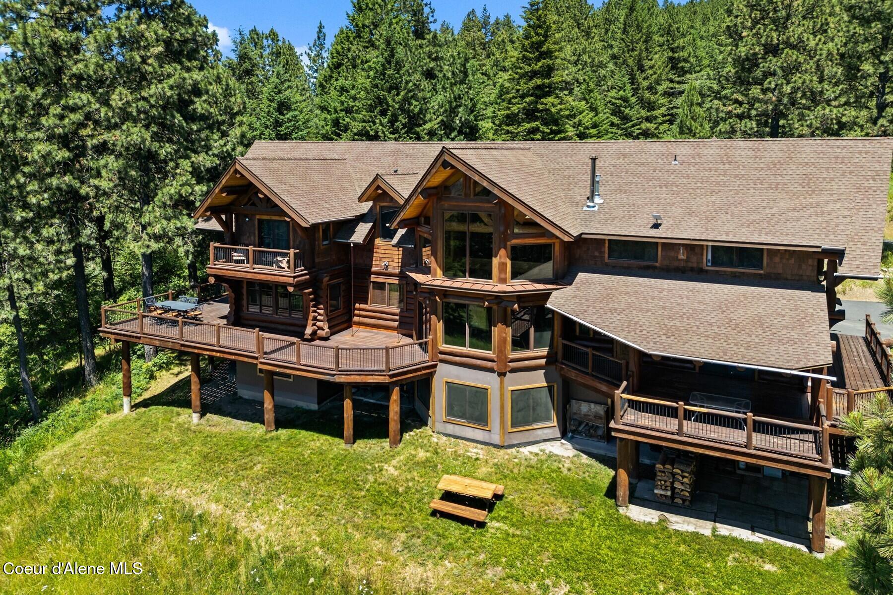 1050 Greenview Ln