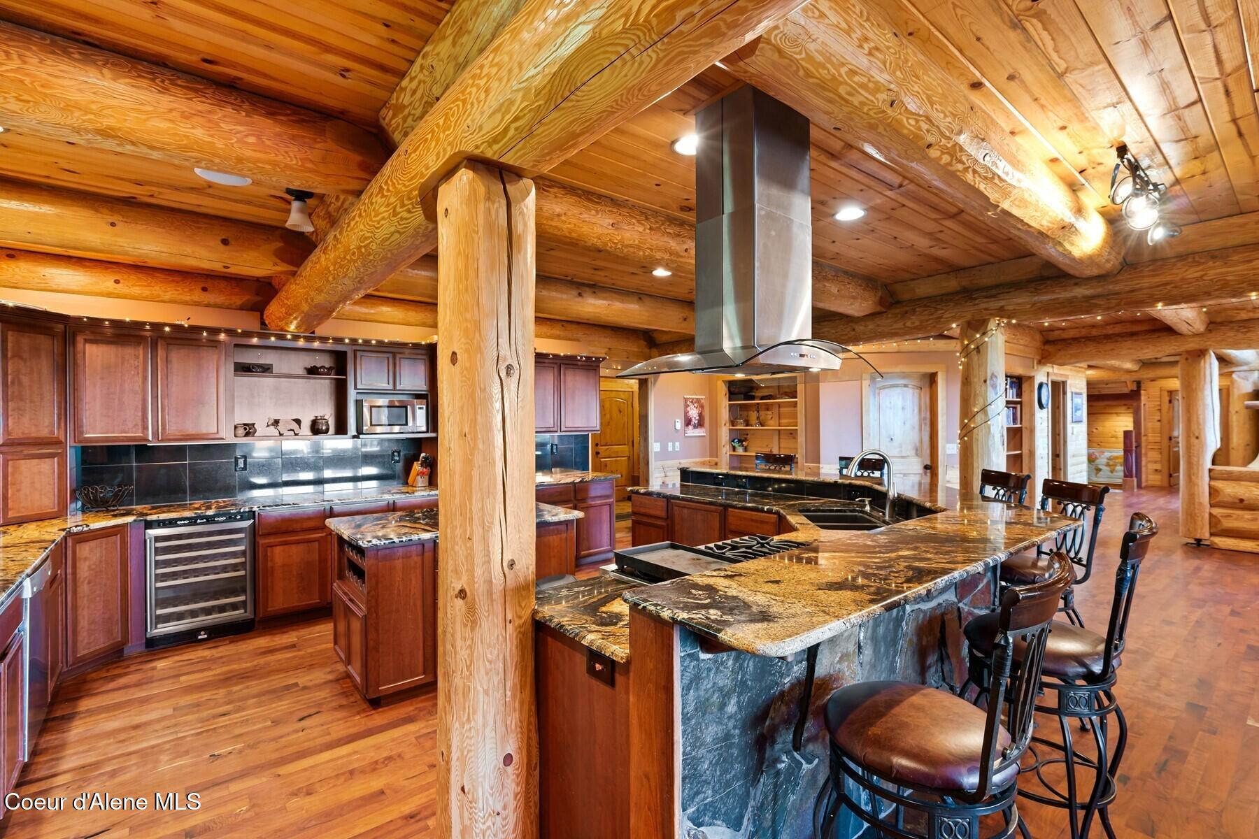 1050 Greenview Ln