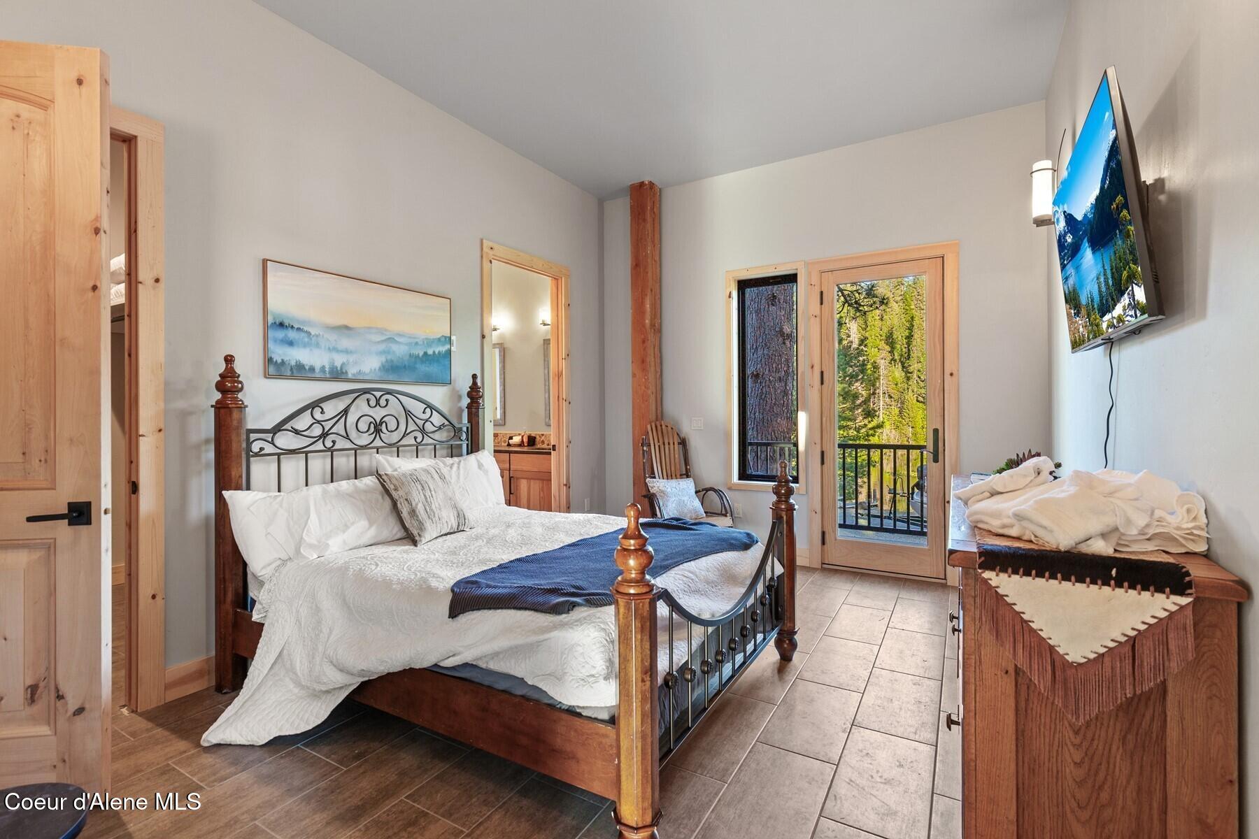 14318 N Waters Edge Ct