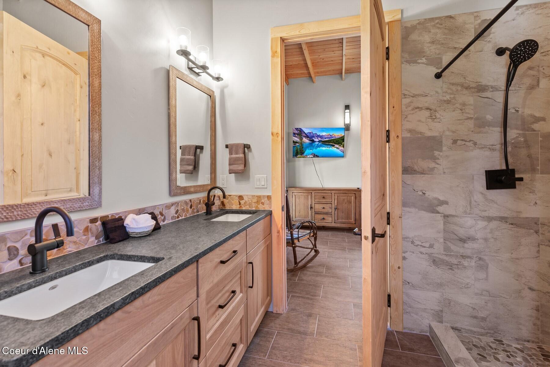 14318 N Waters Edge Ct