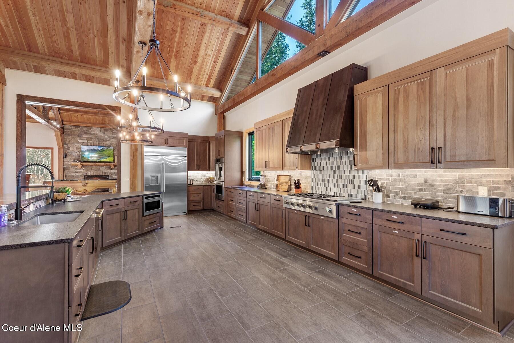 14318 N Waters Edge Ct