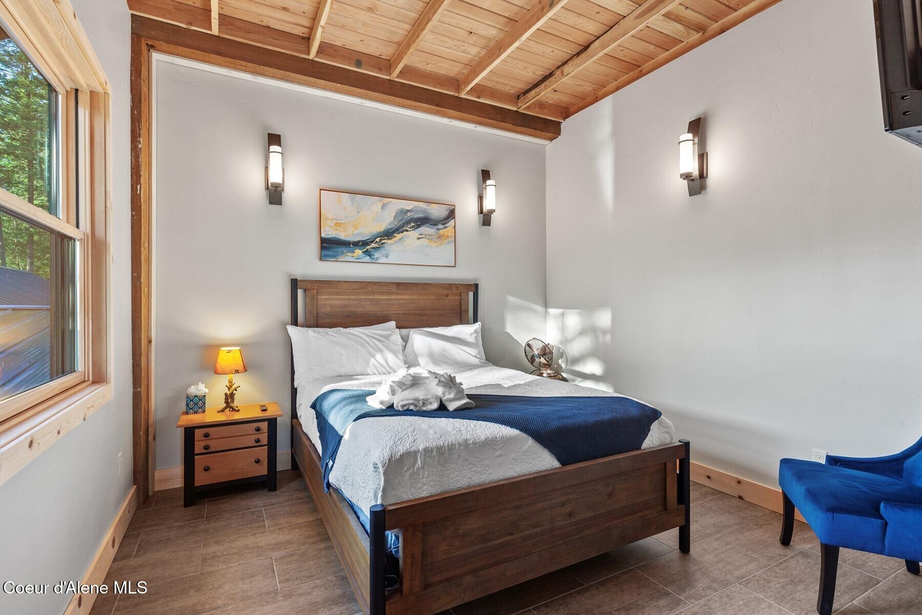 14318 N Waters Edge Ct