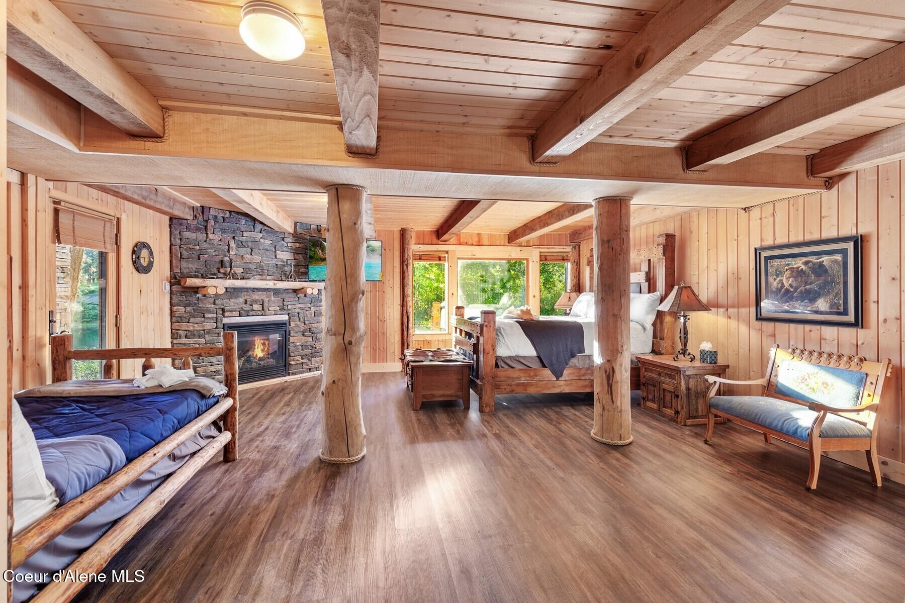 14318 N Waters Edge Ct