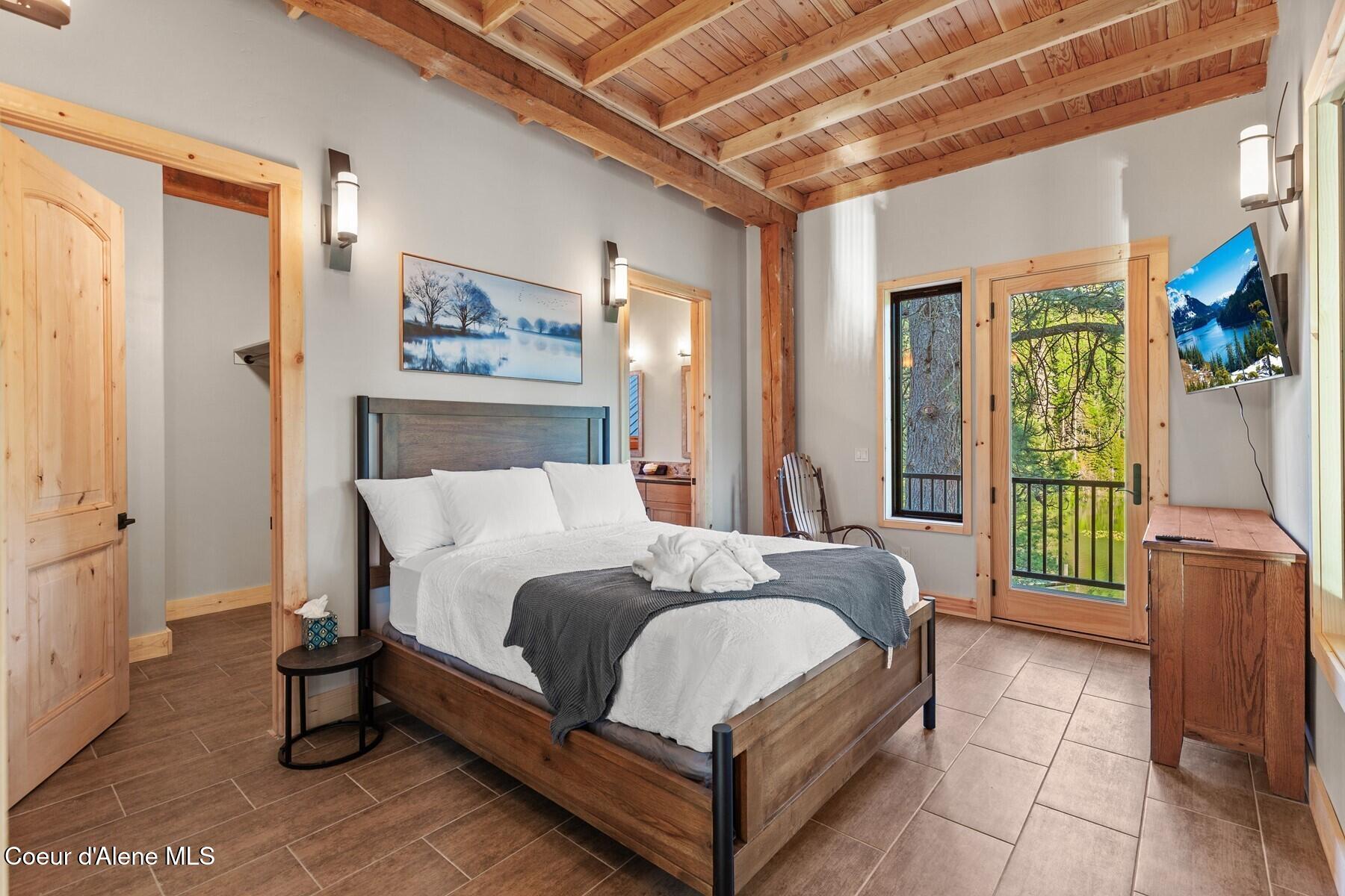 14318 N Waters Edge Ct