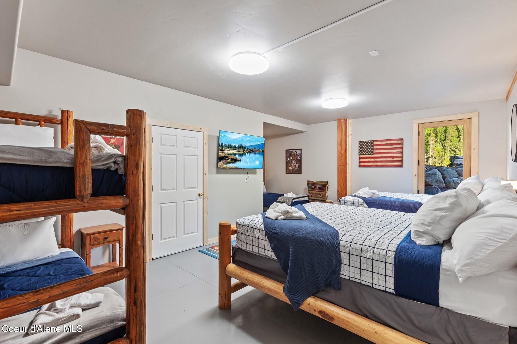 14318 N Waters Edge Ct