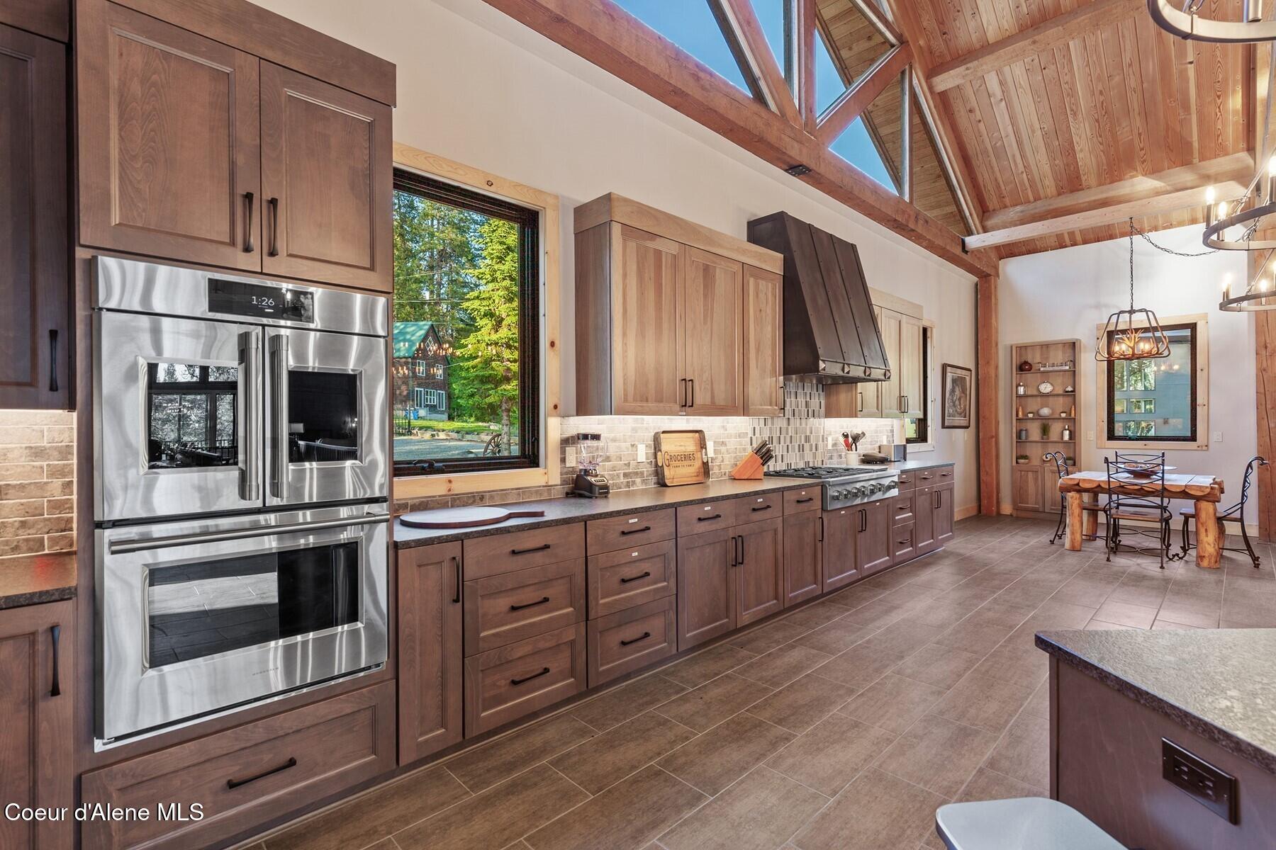 14318 N Waters Edge Ct