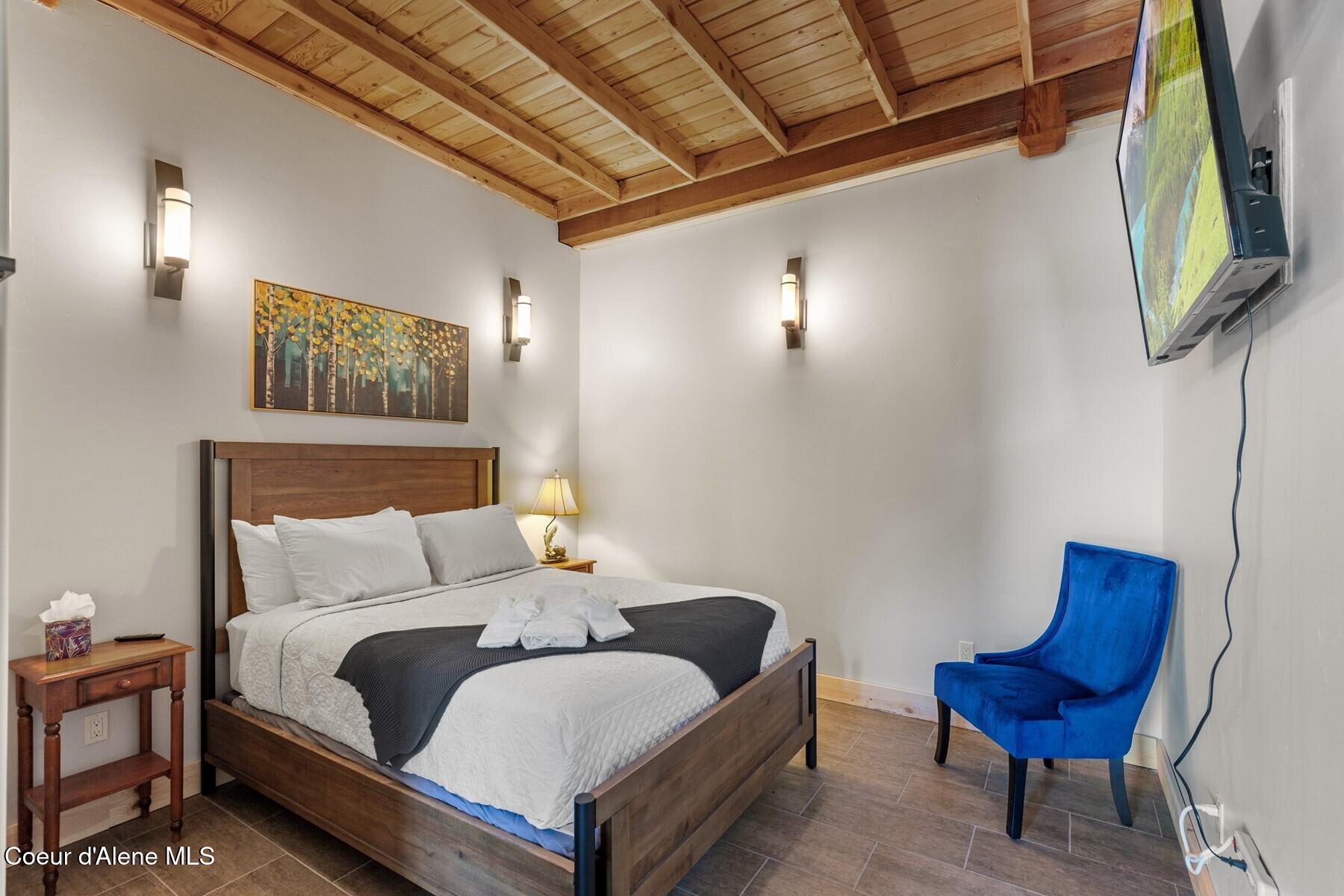 14318 N Waters Edge Ct