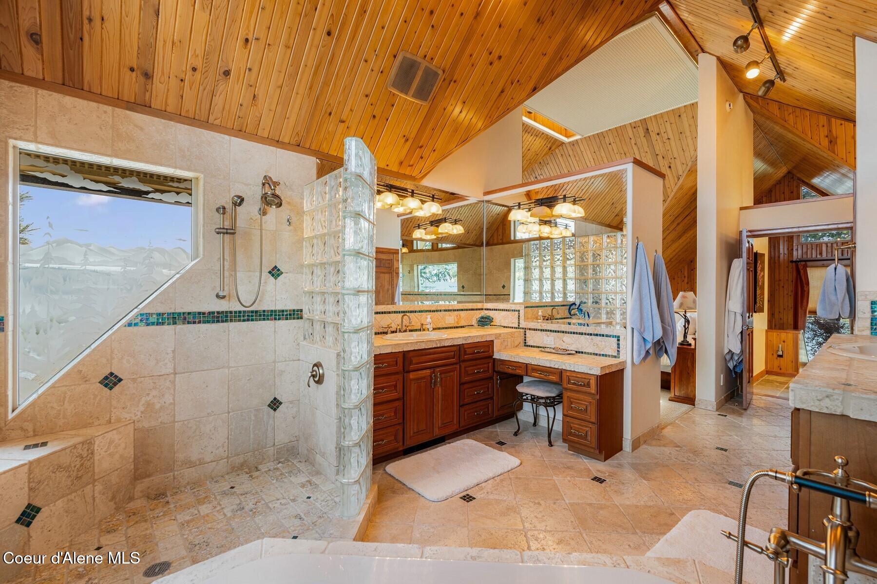 1750 W Valhalla Rd