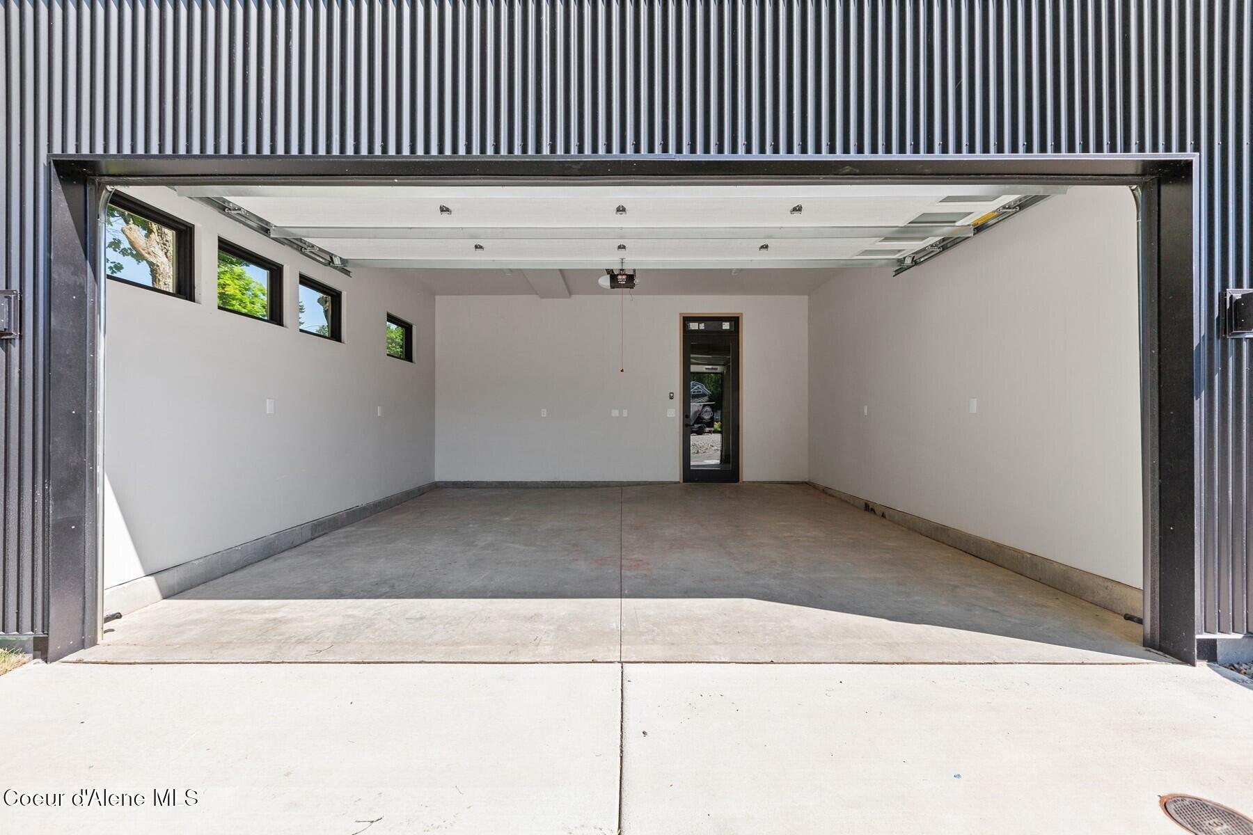 808 E Lakeside Ave